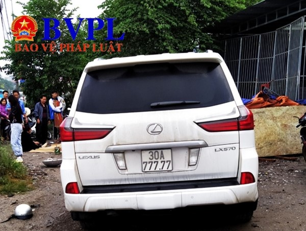 Lexus 570 biển ngũ quý 7 tông chết một phụ nữ ở Hà Nội