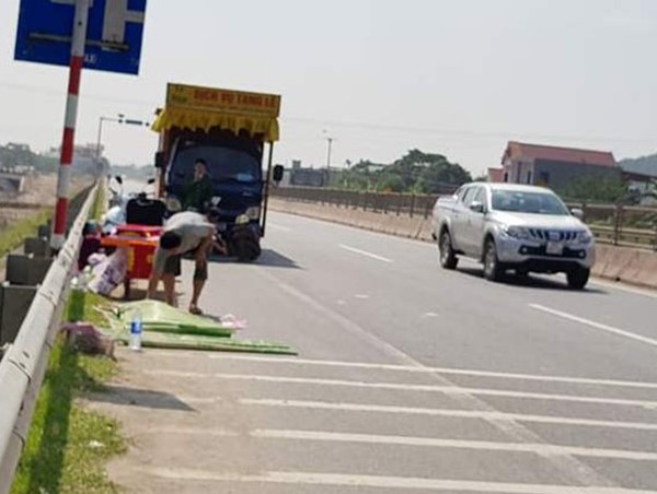 Đi bê tráp đám cưới, nữ sinh bị xe tải đâm tử vong