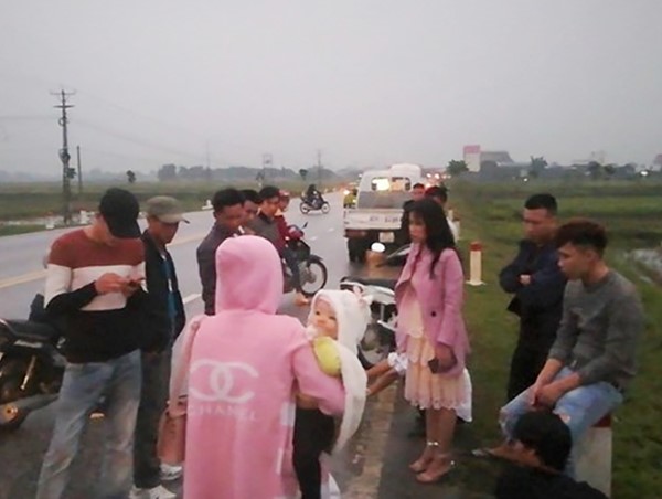 Đình chỉ tài xế, phụ xe buýt xô xát với nhóm khách liên tục đòi đi vệ sinh