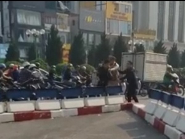 Hà Nội: Thanh niên chửi, thách thức CSGT ở Ô Chợ Dừa là ai?