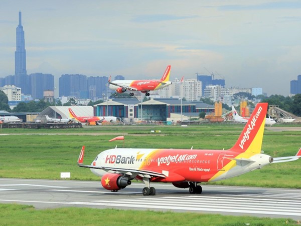 Vietjet điều chỉnh lịch bay do ảnh hưởng của bão số 6
