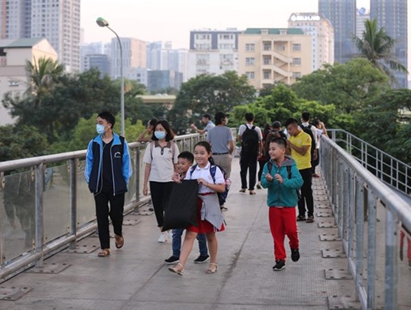 Cầu vượt cho người đi bộ: Kỳ vọng nhiều, thất vọng không kém