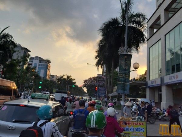 Vi phạm luật giao thông vì thói quen rẽ phải khi đèn đỏ