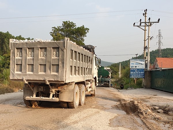 Xe “hổ vồ” và những mánh khóe trốn kiểm soát trọng tải