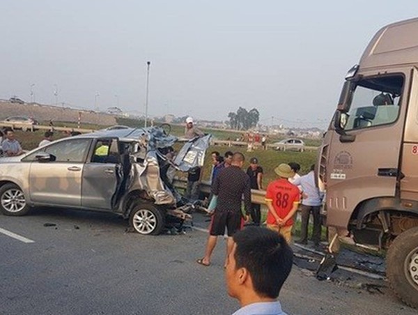 Tiếp tục truy tố 2 lái xe vụ “Innova đi lùi trên cao tốc” gây tai nạn