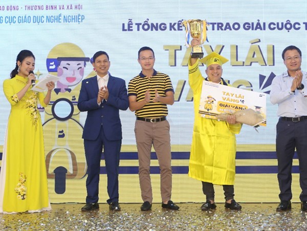 Lần đầu tiên tài xế công nghệ Việt Nam được chứng nhận chuyên nghiệp