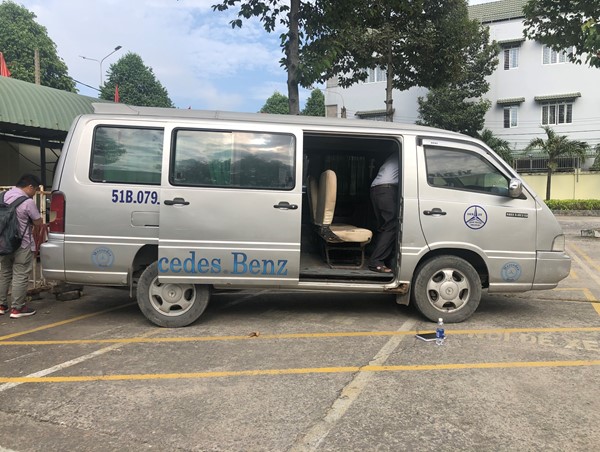 Vụ xe đưa đón làm rơi 3 học sinh: Vấn nạn “nát, quá niên hạn” được “hô biến” thành xe đưa đón 