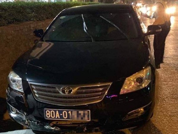 Nóng: Xe Camry biển xanh của VFF gây tai nạn rồi bỏ chạy đang trong thời gian bị thu hồi biển số