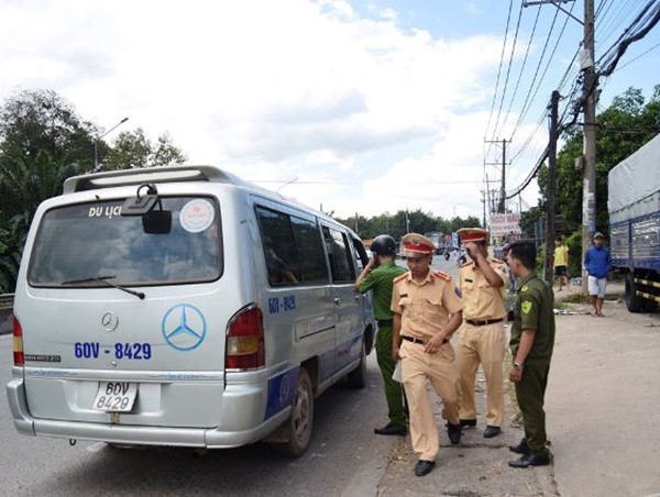 Xe làm rơi 2 học sinh ở Đồng Nai bị hoán cải, ghế buộc bằng dây dù