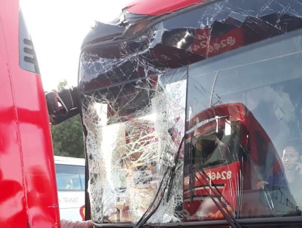 Xe chở đoàn Việt Nam gặp tai nạn trên đường đến khai mạc SEA Games 30