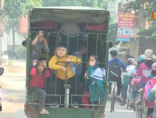 Chính quyền thừa nhận buông lỏng kiểm soát xe tự chế đưa đón học sinh tại huyện Thường Tín
