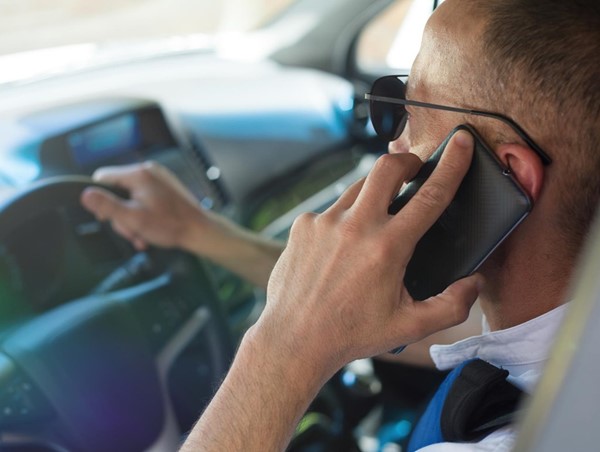 Australia dùng camera thông minh để xử phạt tài xế dùng điện thoại