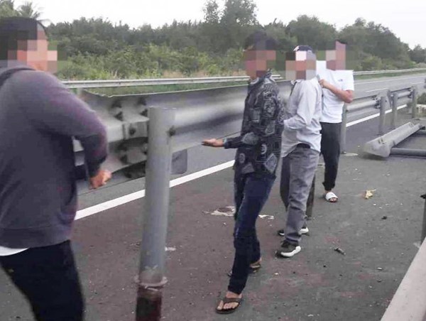 Nhiều tài xế bị triệu tập vì dỡ barie quay đầu trên cao tốc Long Thành