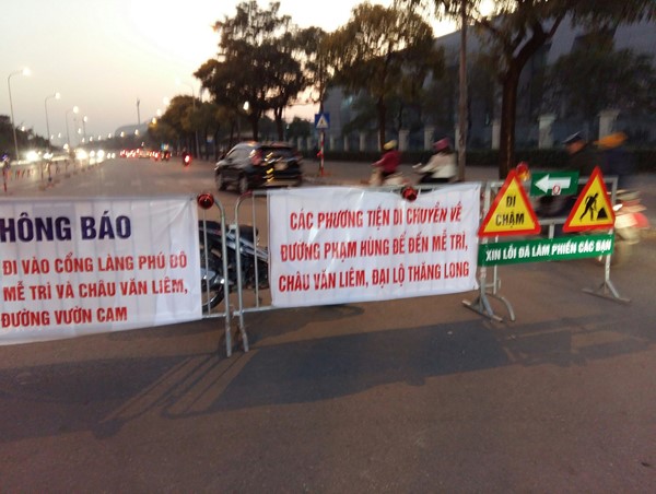 Hà Nội: Bất chấp thông báo cấm, ô tô vẫn đi vào đường Lê Quang Đạo