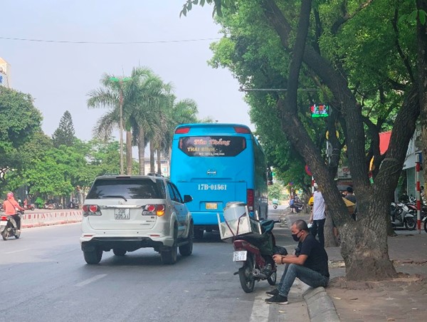 Xe khách đại náo phố Kim Đồng
