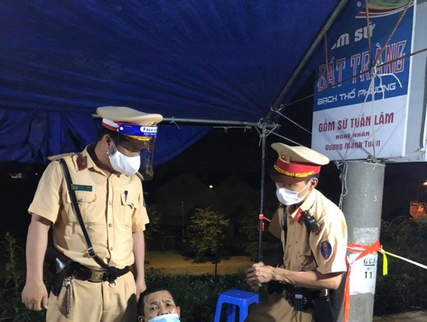 Phát hiện đối tượng vận chuyển ma túy qua chốt kiểm soát dịch Covid-19