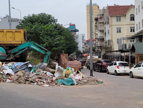 Quận Tây Hồ: Phố Đồng Cổ tràn lan vi phạm trật tự đô thị