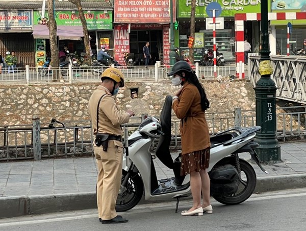 Xử lý nghiêm vi phạm luật giao thông trên tuyến Kim Ngưu, Trần Khát Chân