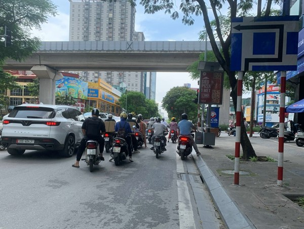 Nút Thái Hà – Hoàng Cầu: Nhiều phương tiện cố tình vi phạm Luật Giao thông
