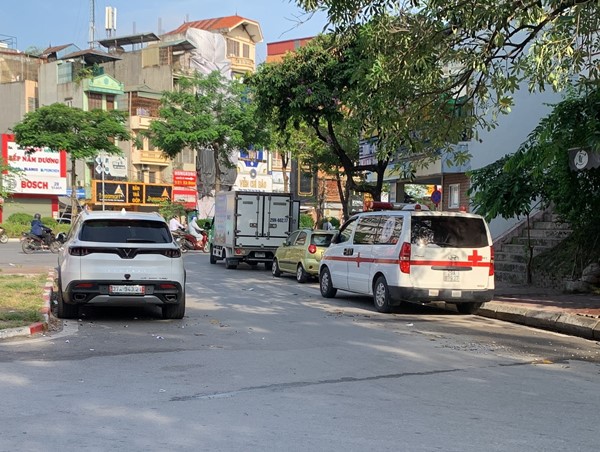 Bao giờ xử lý vi phạm trật tự đô thị trên phố Xã Đàn?