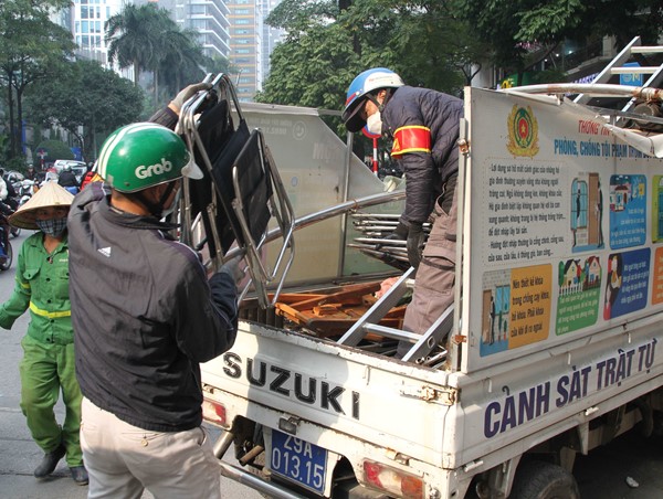 Phường Dịch Vọng Hậu xử lý nghiêm vi phạm, xây dựng đô thị "Sáng-Xanh-Sạch-Đẹp"