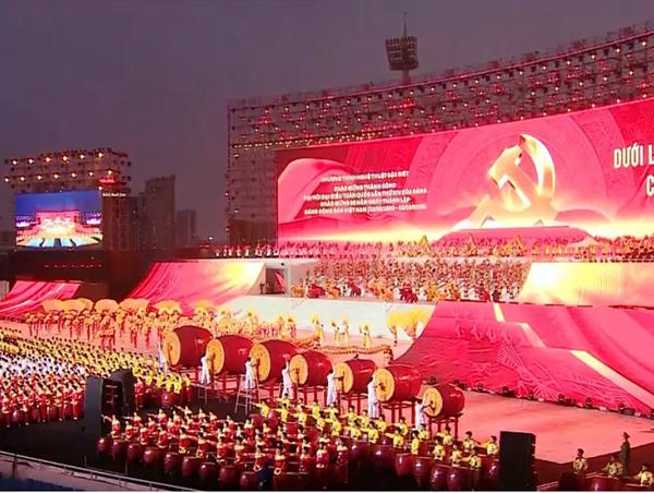 TRỰC TIẾP: Chương trình nghệ thuật đặc biệt ví như concert pháo hoa quốc gia chào mừng thành công Đại hội Đảng lần thứ XIV