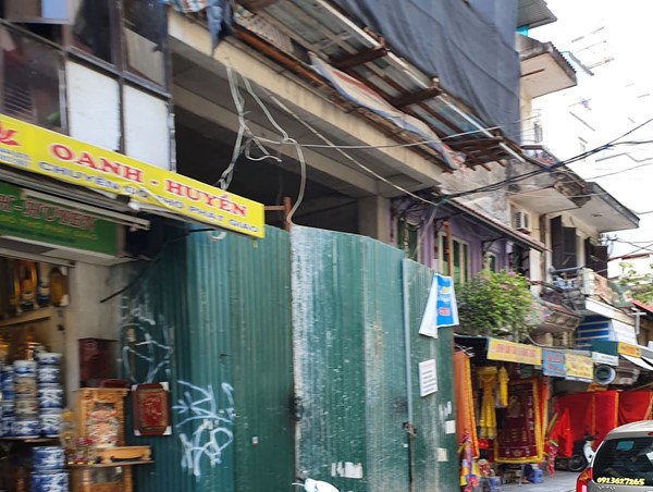 Phường Hàng Gai (Hà Nội): Công trình xây dựng lấn chiếm trọn vỉa hè