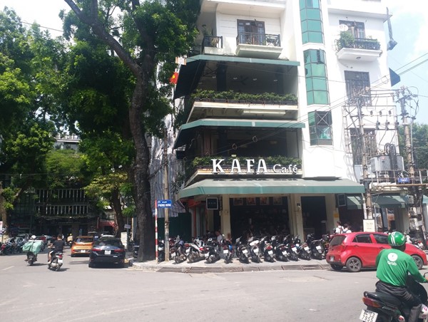 Nhiều công trình “bức tử” vỉa hè