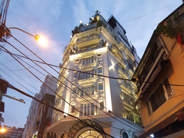 Phố Đào Duy Từ - điểm nóng về vi phạm trật tự giao thông