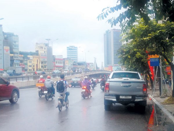 Điểm nóng giao thông: “Nhờn luật” trên đường Nguyễn Trãi