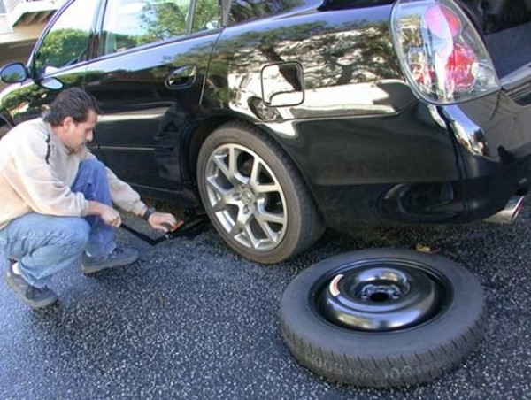 Hướng dẫn cách thay lốp dự phòng ô tô