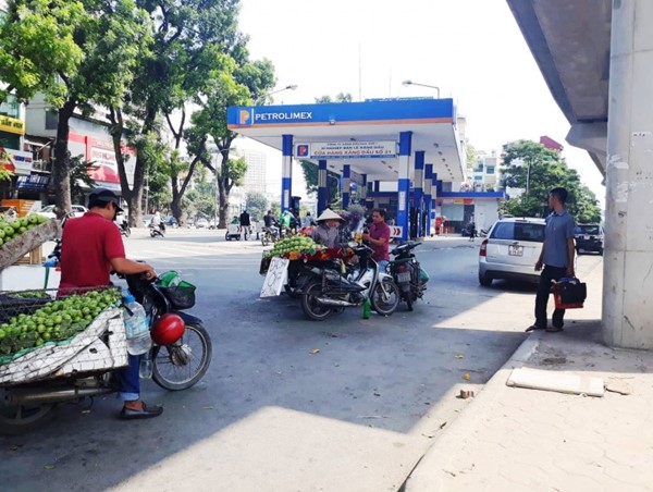 Hà Nội: Lộn xộn trên phố Cầu Mới