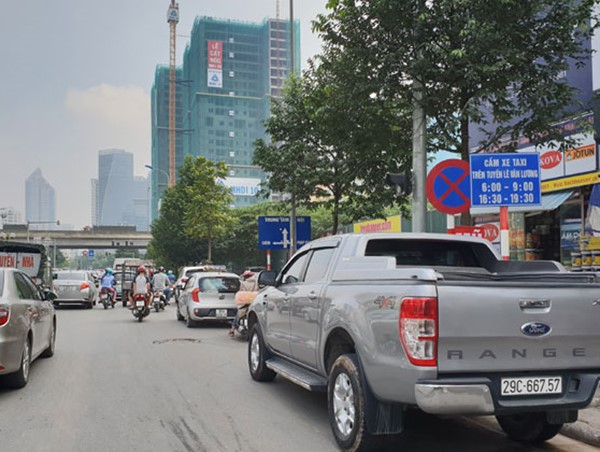 Điểm nóng giao thông: Cản trở giao thông trên lộ trình tuyến buýt BRT