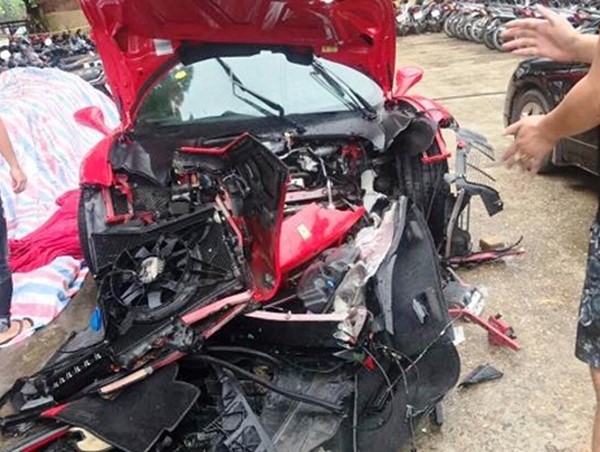 Siêu xe của ca sĩ Tuấn Hưng gặp nạn trên cao tốc Nội Bài - Lào Cai