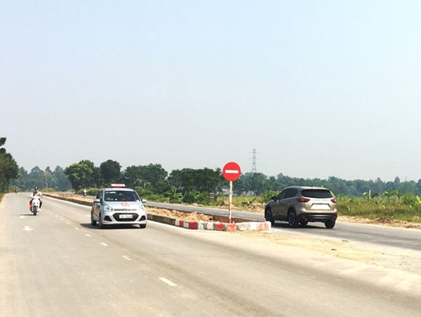 Hà Nội: Mò mẫm qua đường 23