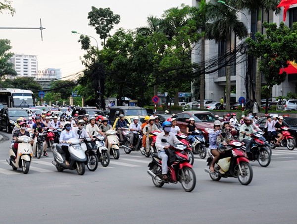 Đảm bảo trật tự an toàn giao thông đường bộ tại Hà Nội: Quản lý chặt mô tô, xe máy
