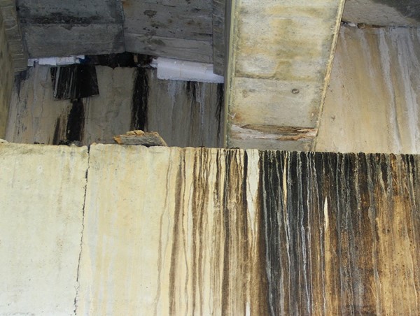 Cao tốc Đà Nẵng – Quảng Ngãi bị hỏng: Nghi vấn công trình bị “rút ruột”