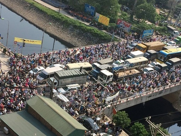 Hạn chế xe cá nhân, thu phí giờ cao điểm vào nội đô để giảm ùn tắc