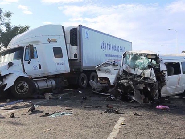 Gần 6.700 người chết trong khoảng 15.000 vụ tai nạn giao thông