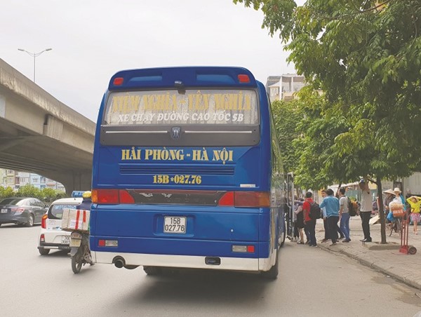 Bến “cóc” trên đường Nguyễn Xiển chuyển đi... 50m