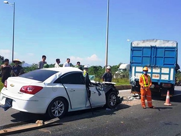 Tai nạn trên cao tốc Hà Nội - Thái Nguyên khiến 2 người bị thương