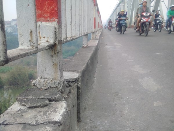 Hậu vụ ô tô lao từ cầu Chương Dương xuống sông Hồng: Còn nhiều nỗi lo