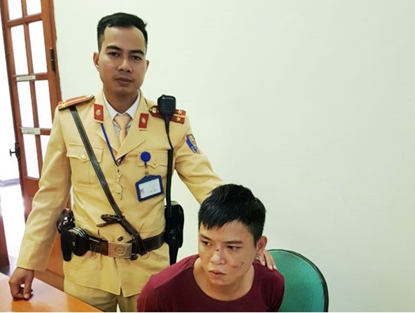 Hà Nội: CSGT tóm gọn đối tượng nhiễm HIV đi cướp giật