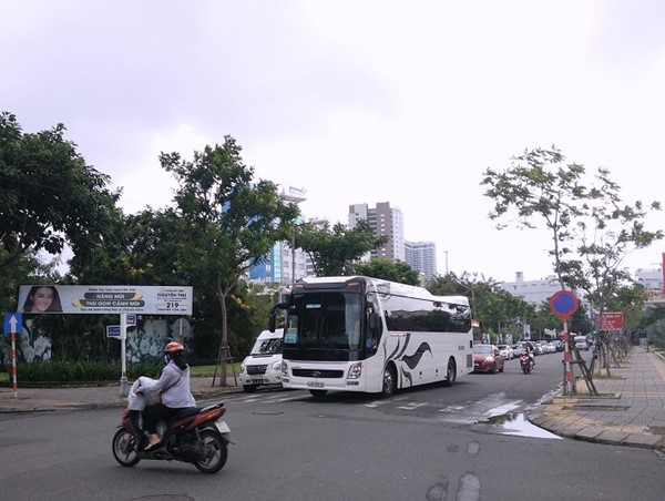 Giảm ùn tắc nhờ phân luồng ô tô khách trên 30 chỗ