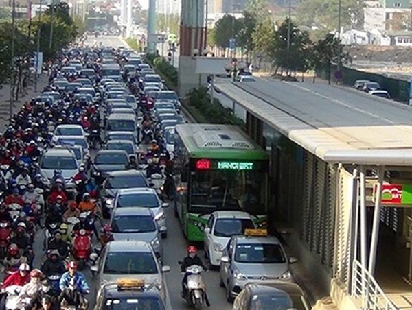 “Lấn len” - bệnh khó chữa của lái xe