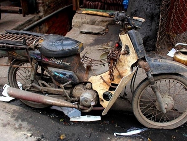 Nguy cơ xe máy cũ nát thành 'rác' đô thị: Báo động ô nhiễm môi trường