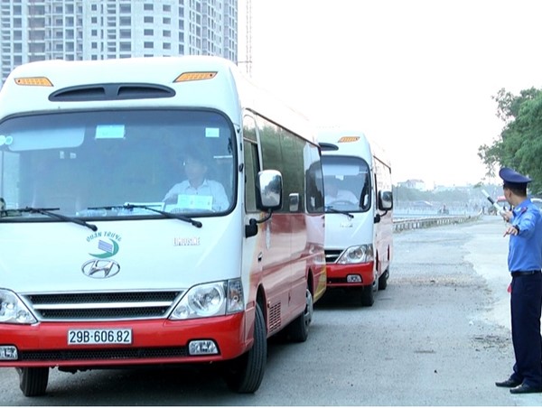 Tiếp về bãi xe trái phép Quân Trung: Đừng để chìm xuồng