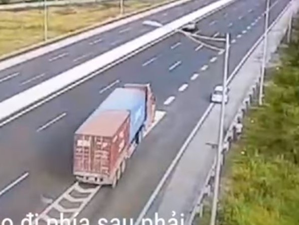 Xử lý nghiêm ô tô đi lùi trên cao tốc Hà Nội - Hải Phòng