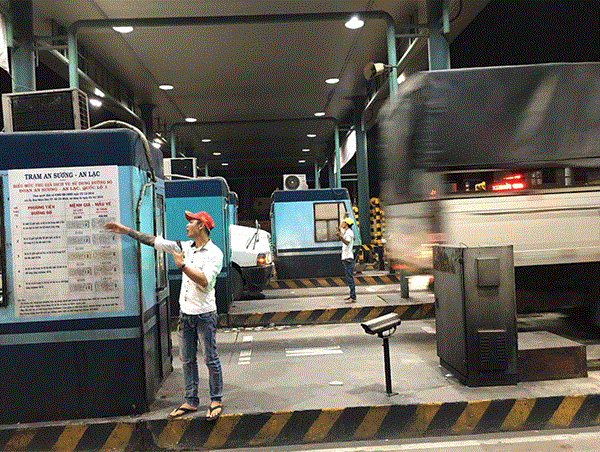 Thêm 1 trạm thu phí BOT phải xả trạm do tài xế tập trung phản đối