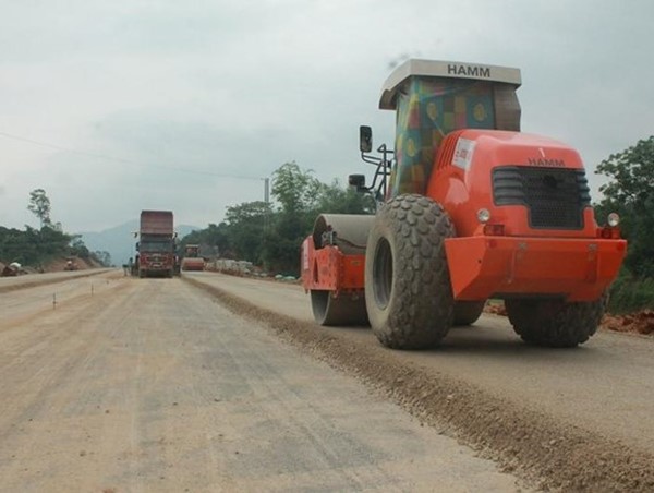 Vốn bảo trì mới đáp ứng trên 34% nhu cầu sửa đường